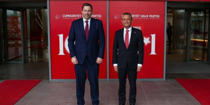 Almanya Şansölye Yardımcısı'ndan Özgür Özel'e: Demokrasi mücadelenizde yanınızdayız