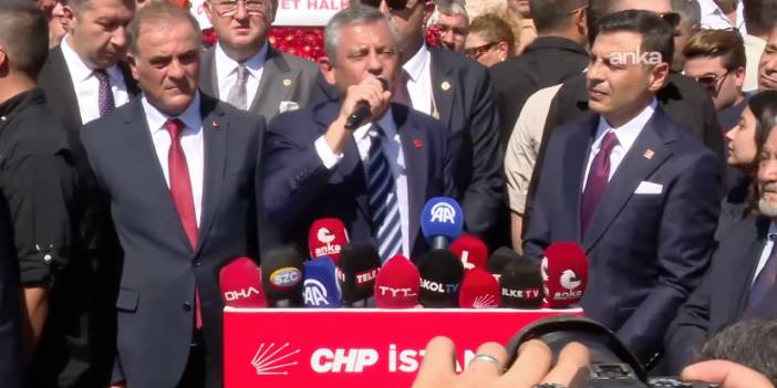 CHP lideri Özel, Özgür Çelik'le Taksim'de: 'Saray'a alet olanları kardeşim olsa affetmem'