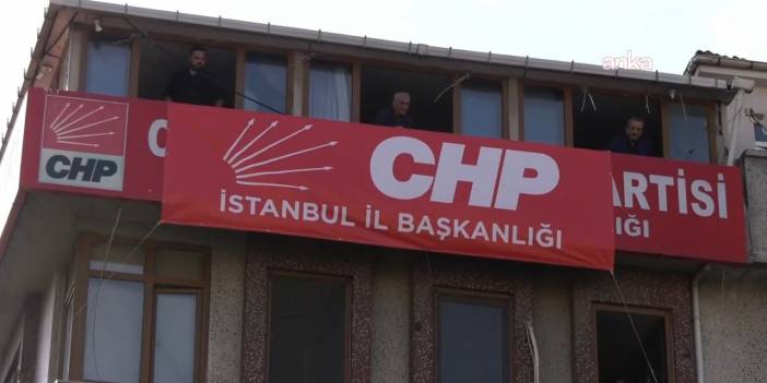 CHP'nin Bahçelievler'deki binasına 'CHP İstanbul İl Başkanlığı' yazısı asıldı