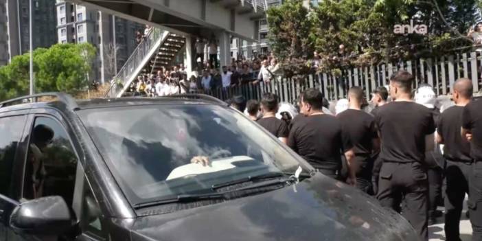 Gürsel Tekin'i korumuşlardı: Kim bu siyah tişörtlüler?