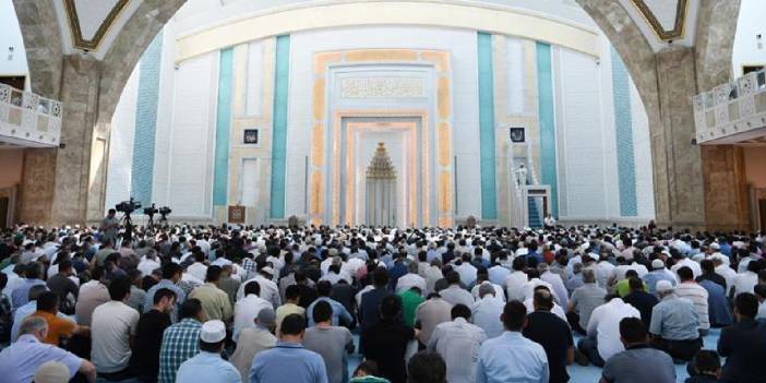 Diyanet'in bu hafta hedefinde birlikte yaşayanlar var: 'Nikahsız beraberlikler normal olarak sunuluyor'