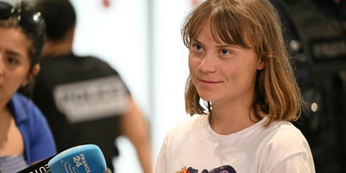 Greta Thunberg'e işkence: 'Ellerini arkadan İsrail bayrağıyla bağladılar'