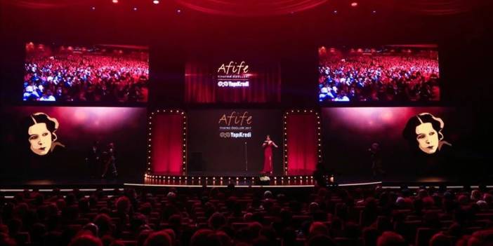 Afife Tiyatro Ödülleri'nde Tamer Karadağlı protestosu