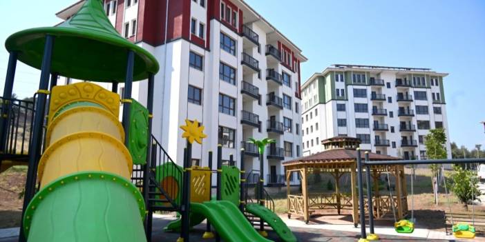 Osmaniye'de deprem konutlarının aidatına yapılan zam protesto edildi