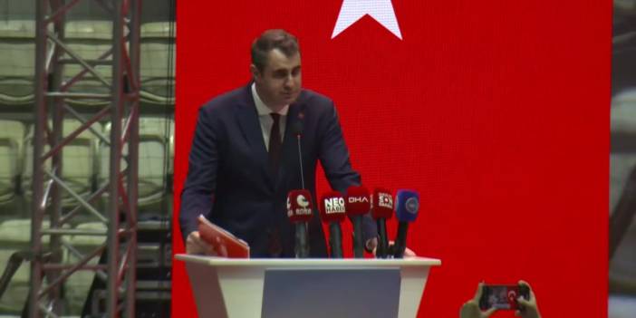 CHP İzmir İl Kongresi'nde Çağatay Güç, kürsüde bayıldı