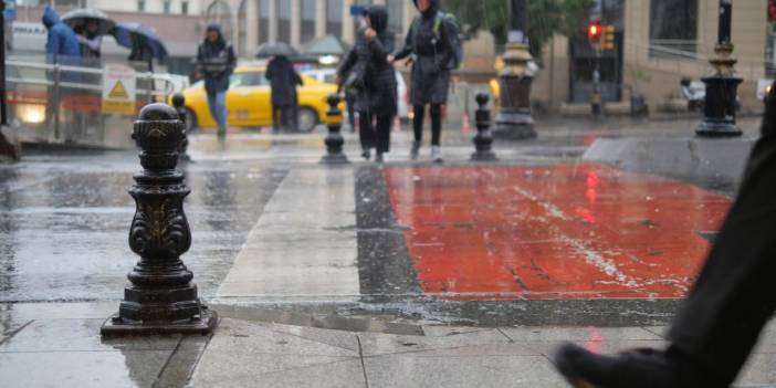 İstanbul için "fırtına ve kuvvetli sağanak" uyarısı