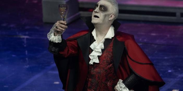 Tamer Karadağlı’nın başrolündeki ‘Dracula’ oyunu için 6 milyon TL harcandı