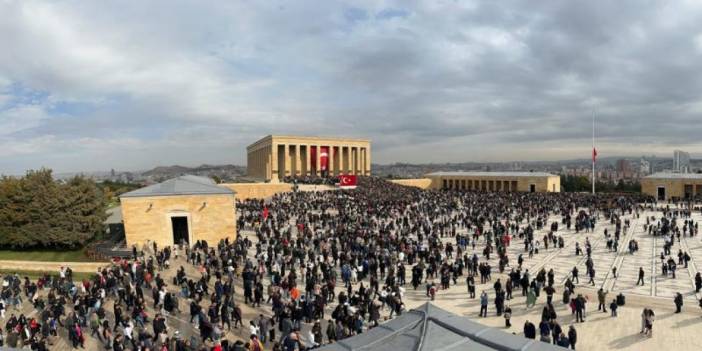 Türkiye 10 Kasım’da Atatürk’ü andı: Anıtkabir ve Dolmabahçe’de tören düzenlendi