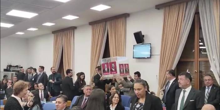 Veli Ağbaba: Belediye başkanlarımızın 70 yıllık mallarına el konuldu