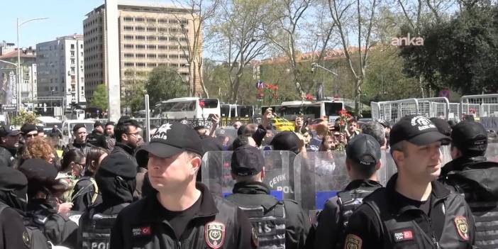 Taksim'de 1 Mayıs 1977 anmasına polis müdahalesi