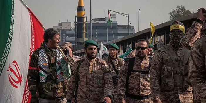 İran: ABD saldırılarının ardından Amerikan hava üssü hedef alındı