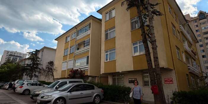 Bekleme salonu değil, yuva: Uğurlu ve Barış Apartmanı