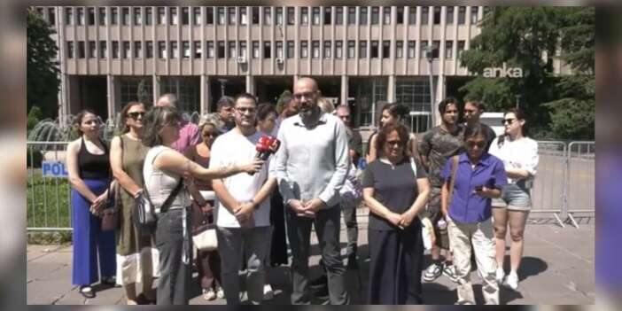 Gazetecilerden Ankara Adliyesi önünde "Alican Uludağ serbest bırakılsın" çağrısı