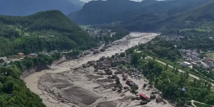 Himalayalar'da sel felaketi: Yüzlerce kişi kayıp