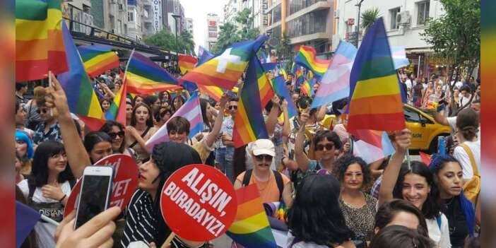 İstanbul'da gece yarısı baskınları ve Kaos GL’ye polis operasyonu: Yönetim ve denetim kurulu üyeleri gözaltında