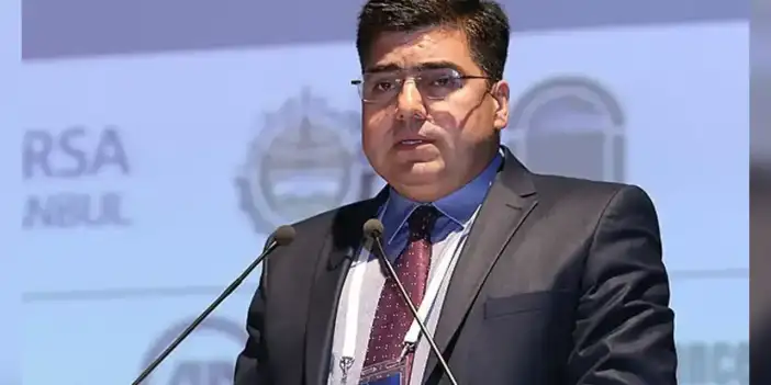 Eski Borsa İstanbul Başkanı ve Boğaziçi'nin paraşüt akademisyeni, fon krizinin odağındaki Özata yönetiminde
