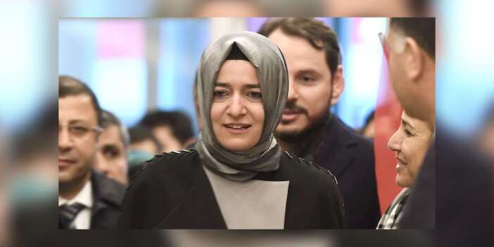 Fon krizinde adı geçen ve istifası istenen AKP Genel Başkan Yardımcısı Fatma Betül Sayan Kaya görevinden affını istedi