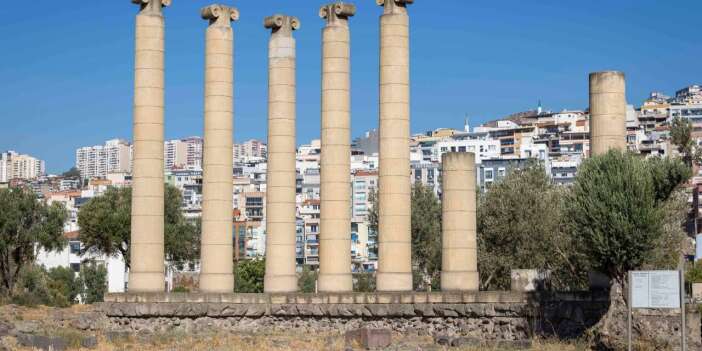 Smyrna Antik Kenti’nde 2 bin 700 yıllık şehir planı ve 5 bin yıllık gümüş hazine ortaya çıktı