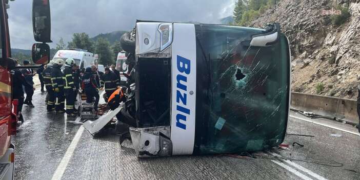 Isparta-Antalya Dereboğazı yolunda otobüs devrildi: 1 kişi öldü, 8 kişi yaralandı