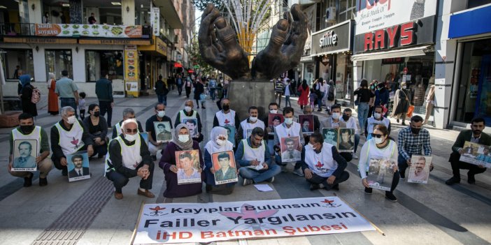 Batman'da Cumartesi Anneleri 95 hafta sonra İnsan Hakları Anıtı önünde...