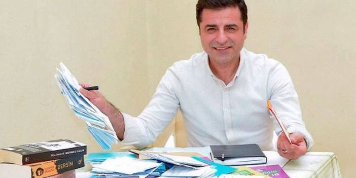 Demirtaş'tan Boji'ye: "Bir ara bizim kumpas davasını izlemeye gel, göreceksin ki aynı b.kun laciverdi"
