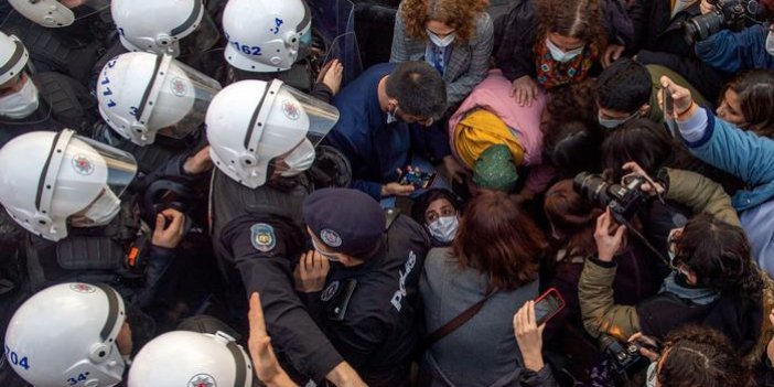 Toplantı ve gösteri yürüyüşü hakkına yönelik fiili yasak var