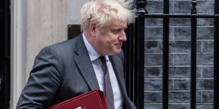 Boris Johnson, İngiltere'deki salgın önlemlerinin çoğunun kaldırıldığını duyurdu