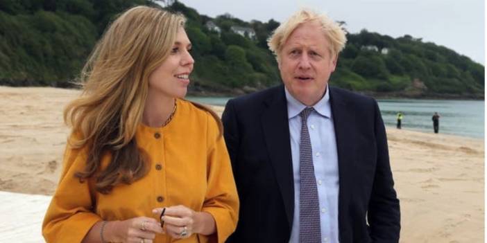 Karantina partileri yüzünden Johnson'ın koltuğu tehlikede