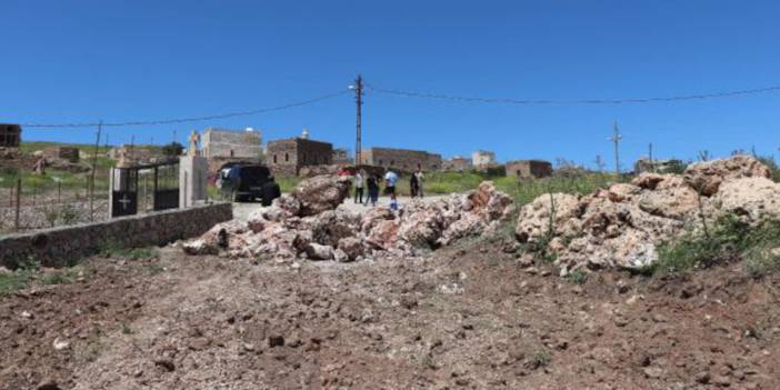 40 yıl sonra köylerine dönen Ezidilerin yolu taşla kapatıldı