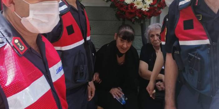 Gezi tutuklusu Mine Özerden jandarma ablukasında babasının cenazesine katıldı