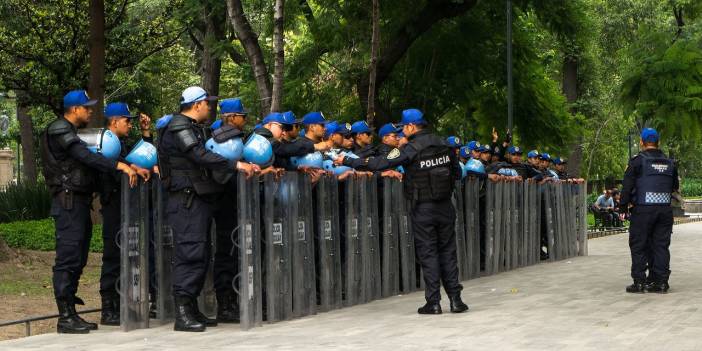 Meksika'da uyuşturucu çeteleri çatıştı: En az 19 ölü