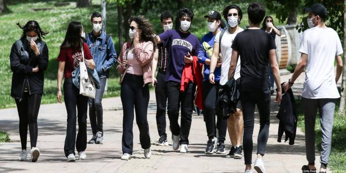 Omicron: Yeni varyantlar Türkiye'yi etkiler mi?