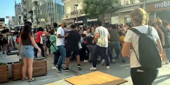 İzmir'de Onur Yürüyüşü'ne polis müdahalesi: 8 gözaltı