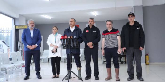 İstanbul Valisi'nin AKP İl Başkanı ile basın açıklaması yapmasına tepki: Şimdi bu görüntü kabul edilebilir mi?