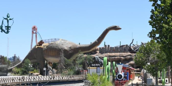 Melih Gökçek: Bu dinozor 15 gün önce sağlamdı