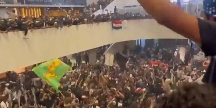 Irak'ta Sadr yanlıları yine meclisi bastı
