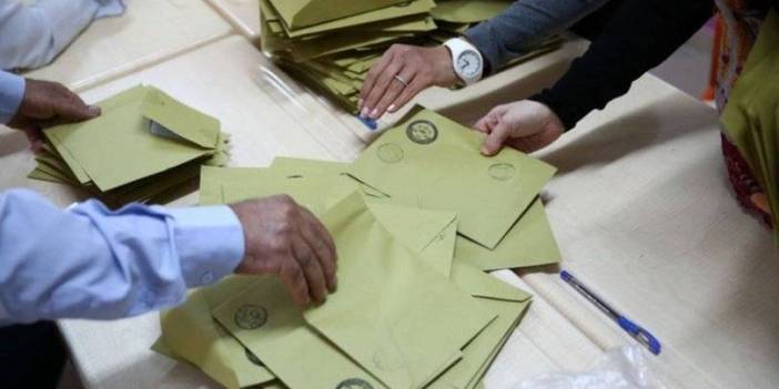 Bekir Ağırdır: Türkiye'de seçimin kaderini gençler ve Putin belirleyecek