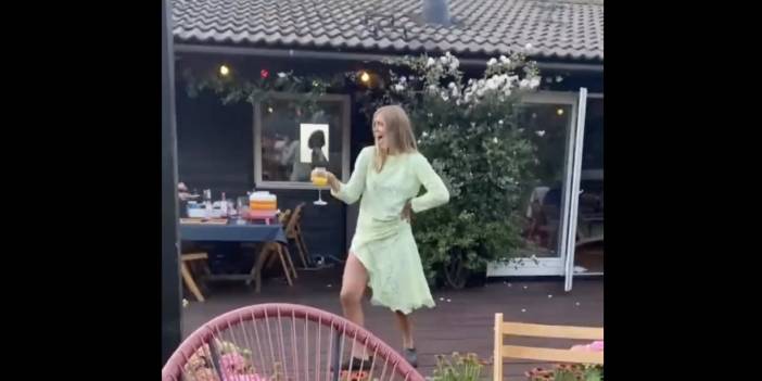 Finlandiya Başbakanı Sanna Marin'e kadınlardan dans dayanışması