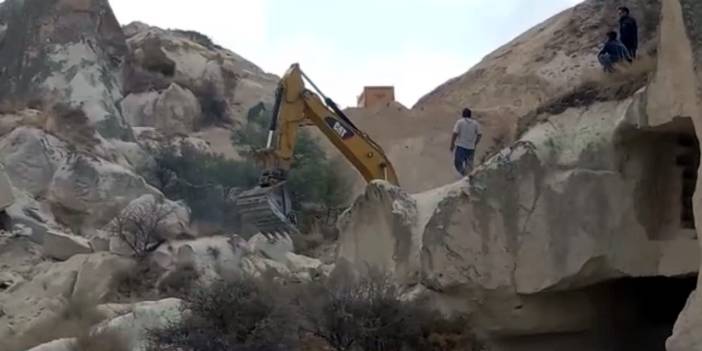 Peribacaları yol için iş makineleriyle yıkılıyor