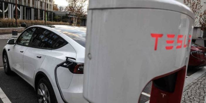 Tesla 1 milyondan fazla aracını geri çağırıyor: Parmaklar sıkışabilir