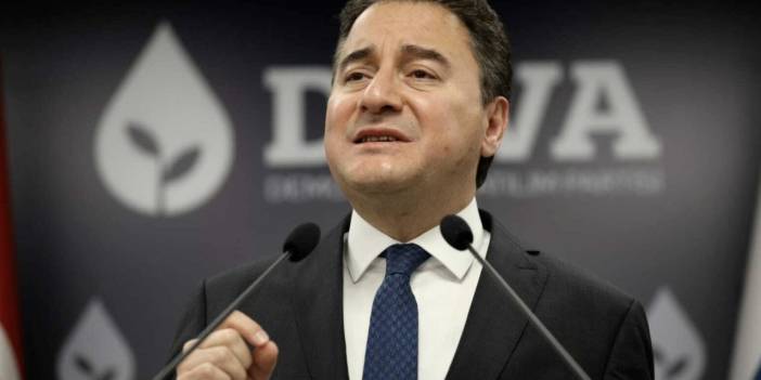 Babacan: Başörtüsü yasağını kaldırmakla övündüğünüz gün sansür yasasını dayatıyorsunuz.