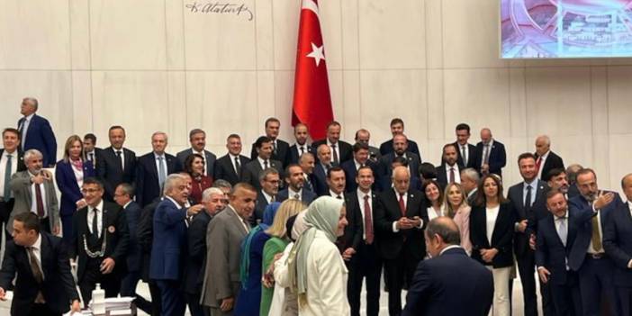 'Sansür yasası' TBMM Genel Kurulu'ndan geçerek yasalaştı