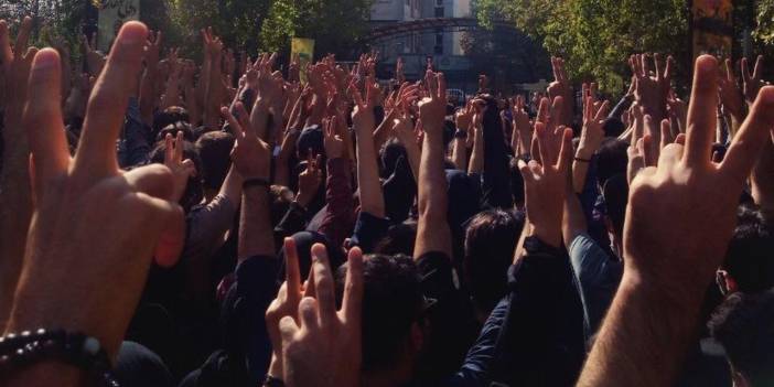 İran'da göstericiler idamla yargılanacak