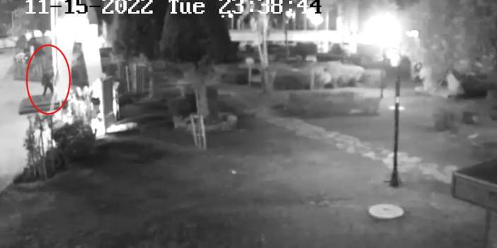 Atatürk Anıtı'na balyozla saldırıp kaçtı