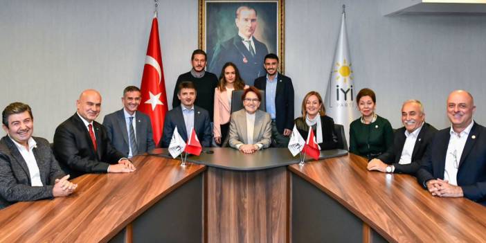 Akşener'den Erdoğan'a fotoğraflı 'yanımdakiler' cevabı: Seninkiler nasıl?