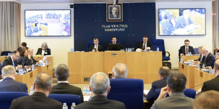 AKP’nin gece saat 2.22’de verdiği önerge kabul edildi: Nebati'ye 200 milyar liralık ilave borçlanma yetkisi