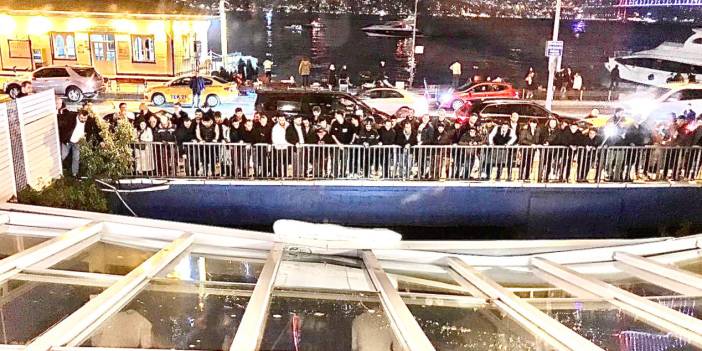 Bebek'te iskele çöktü: Restoranda oturanlar denize düştü