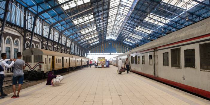 Parası 'eriyen' Mısır'da tren biletleri yabancılara dolar ve avroyla satılacak