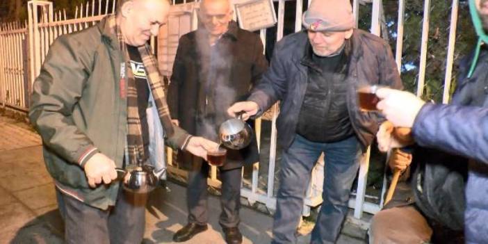 SGK önünde gece nöbeti: Borçlanma için geceden sıraya girdiler