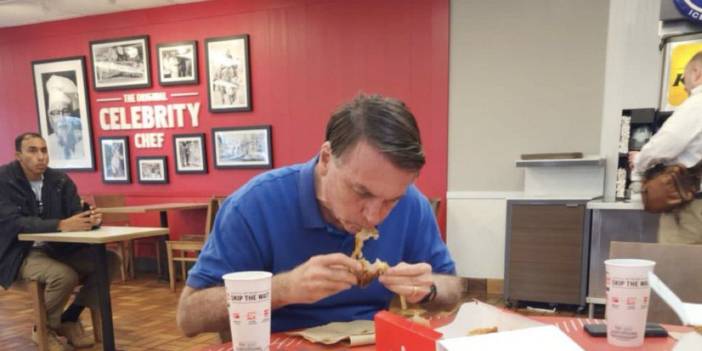 Seçimi kaybedince Brezilya'yı terk eden Bolsonaro'nun ABD'deki tavuk yemesi viral oldu